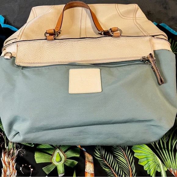 Coach Chelsea Pebble Leather Tote Bag Chalk Tan Work School Casual 
D1082-F12340 - Picture 9 of 13